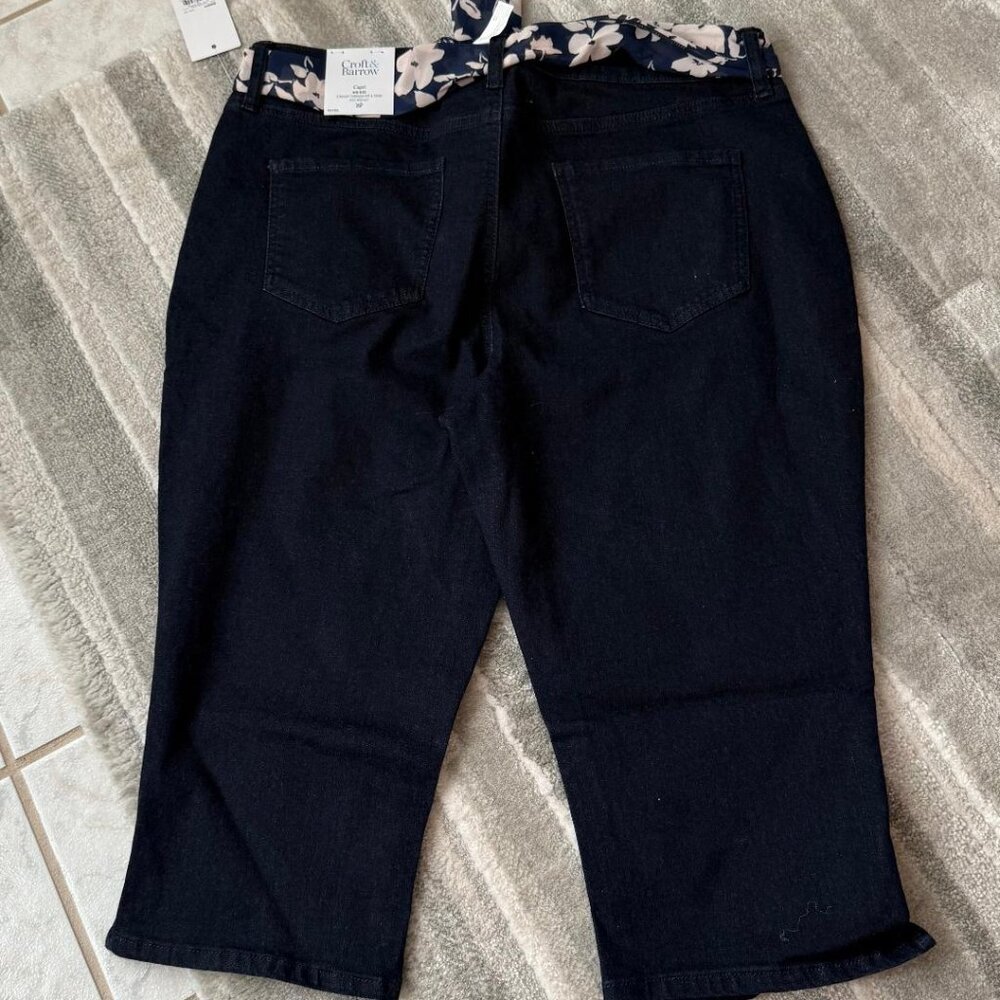 Croft and Barrow 16P blue Capri with flower belt - Picture 2 of 4